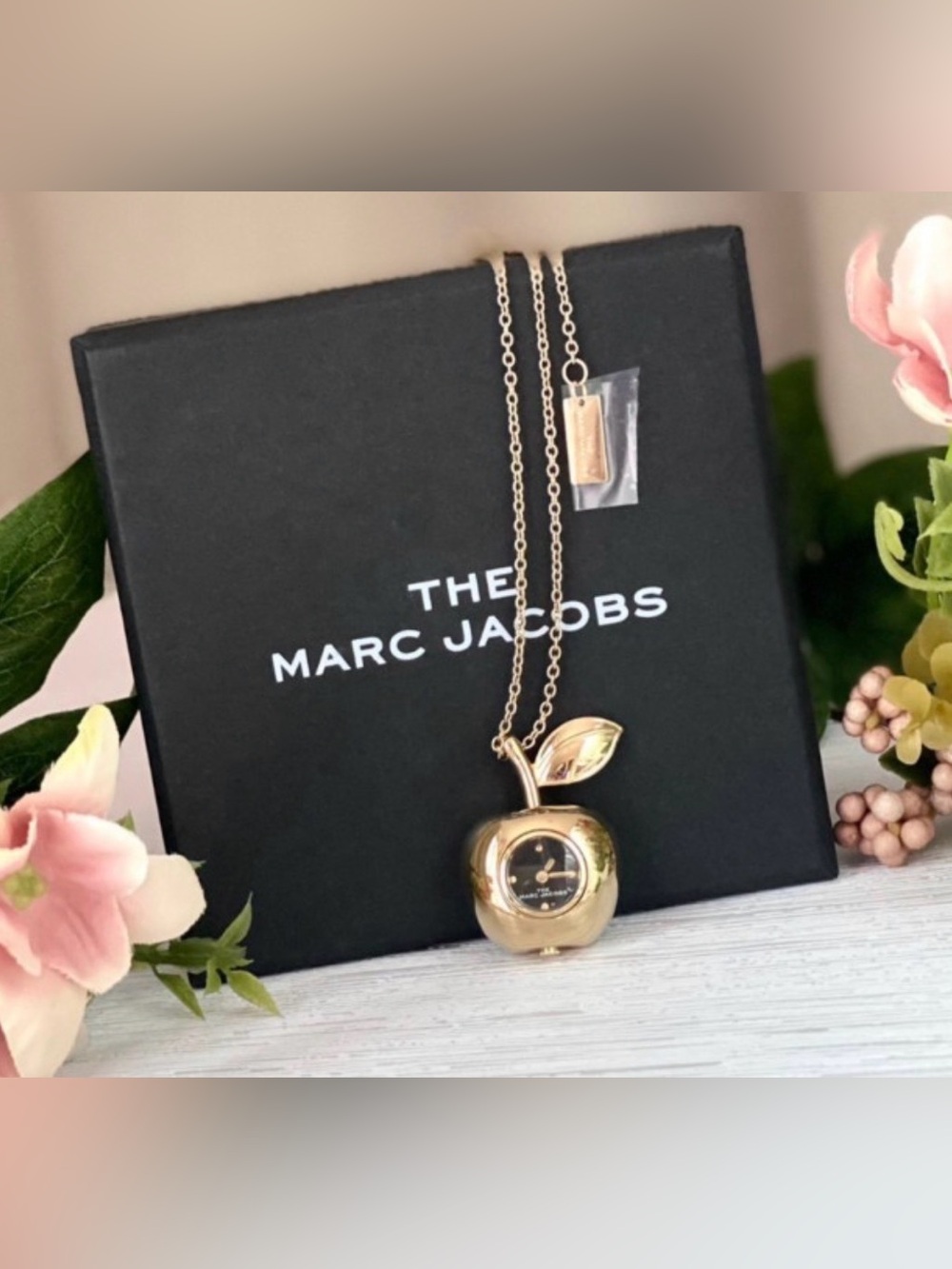 The Marc Jacobs Bauble (Gold) Apple Pendant Necklace Watch in Quartz/Black Dial